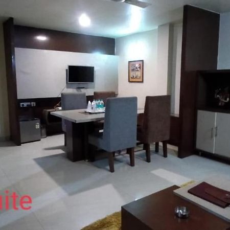 Hotel Little Palace Dibrugarh 外观 照片