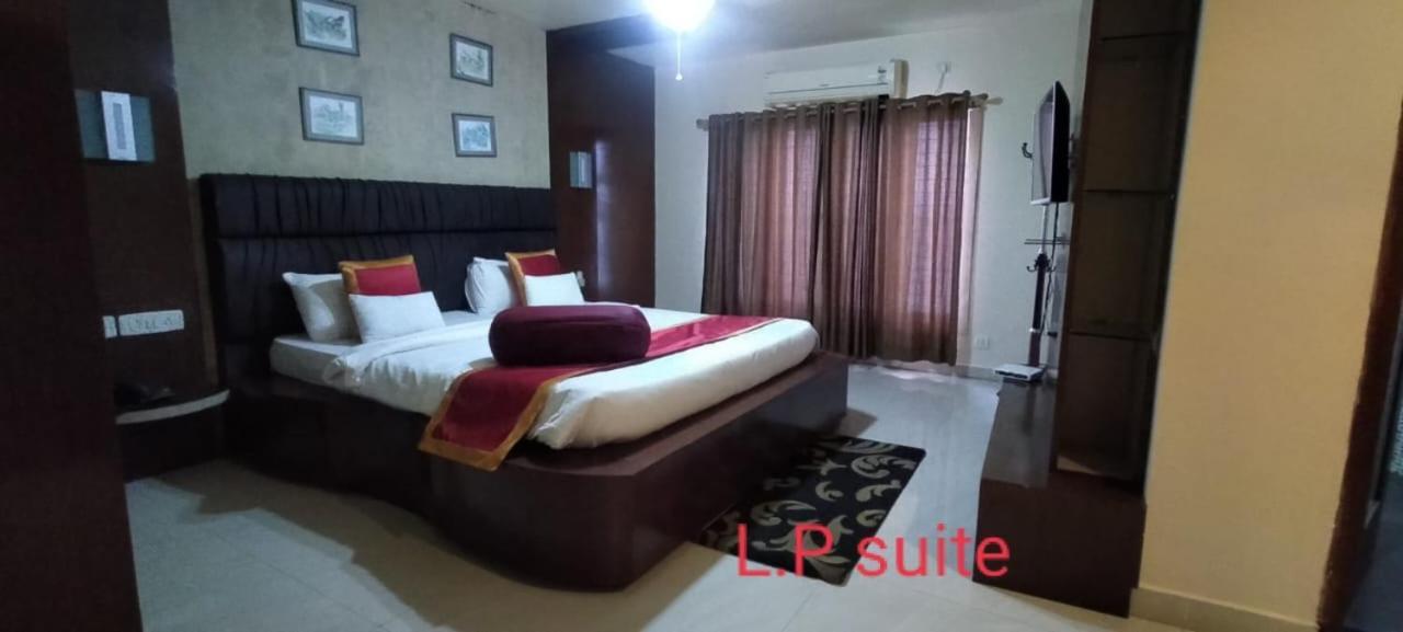 Hotel Little Palace Dibrugarh 外观 照片